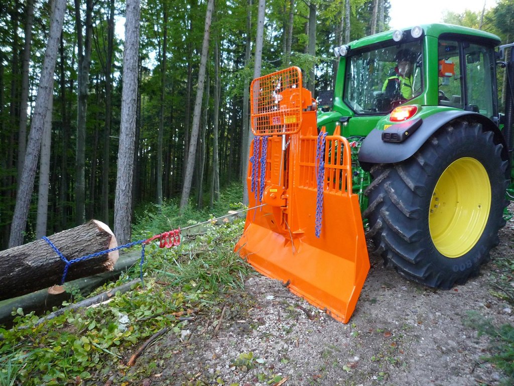 Seilwinde of the type Tiger Getriebe Dreipunkt Seilwinde 12 t, Neumaschine in Nittenau (Picture 2)