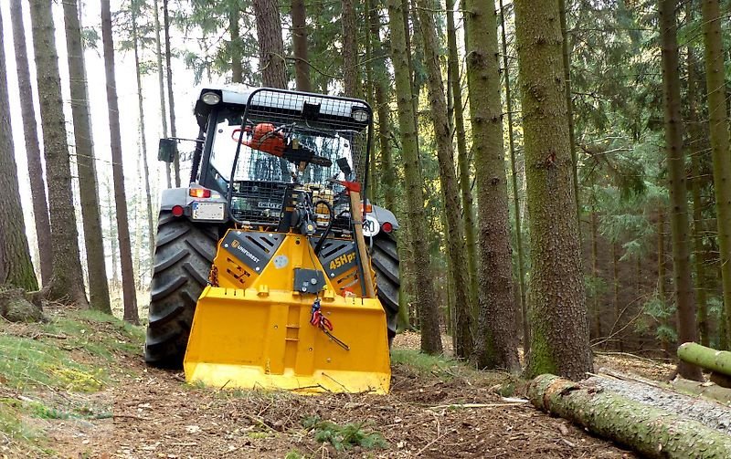 Seilwinde del tipo Uniforest Seilwinde Funkseilwinde Forstseilwinde Uniforest 45 Hpro H Pro AKTION, Neumaschine In Schlettau (Immagine 9)