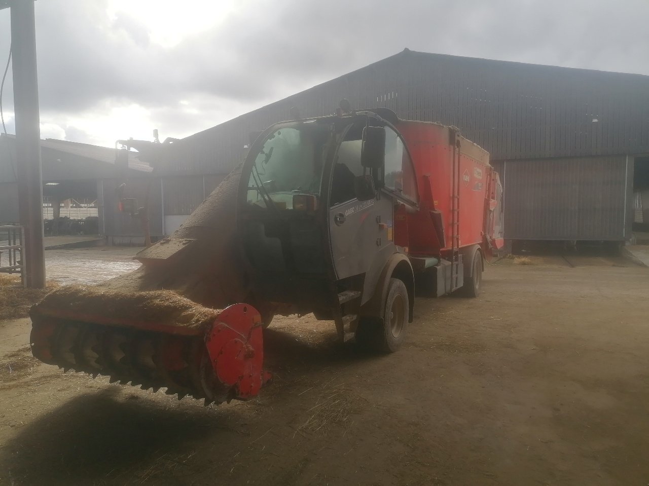 Selbstfahrer Futtermischwagen del tipo Kuhn Spw intense 2 CL, Gebrauchtmaschine In Gondrecourt-le-Château (Immagine 1)