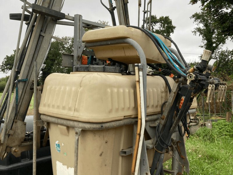 Selbstfahrspritze van het type AGUIRRE PULVERISATEUR AGUIRRE 1000L, Gebrauchtmaschine in Bourg-Blanc (Foto 1)