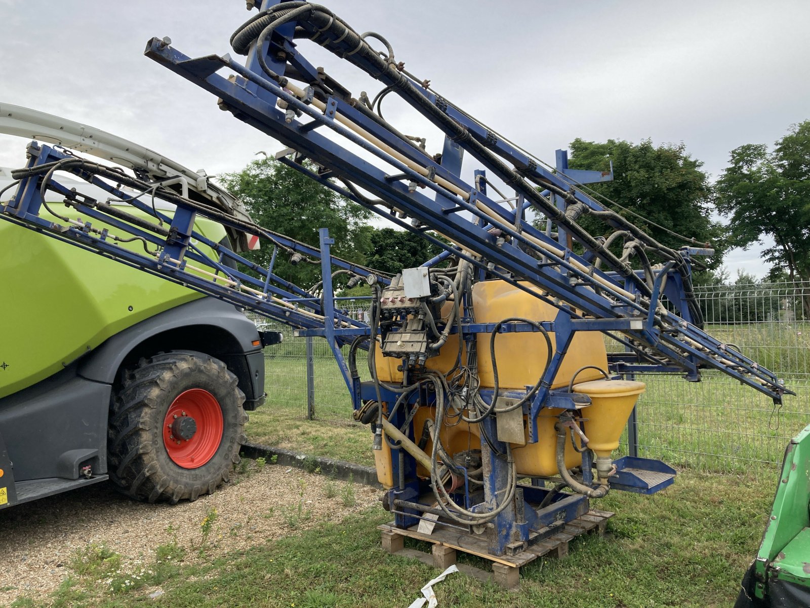 Selbstfahrspritze Türe ait Caruelle PULVERISATEUR 1000L 18M CZ 10, Gebrauchtmaschine içinde ST CLEMENT DE LA PLACE (resim 1)