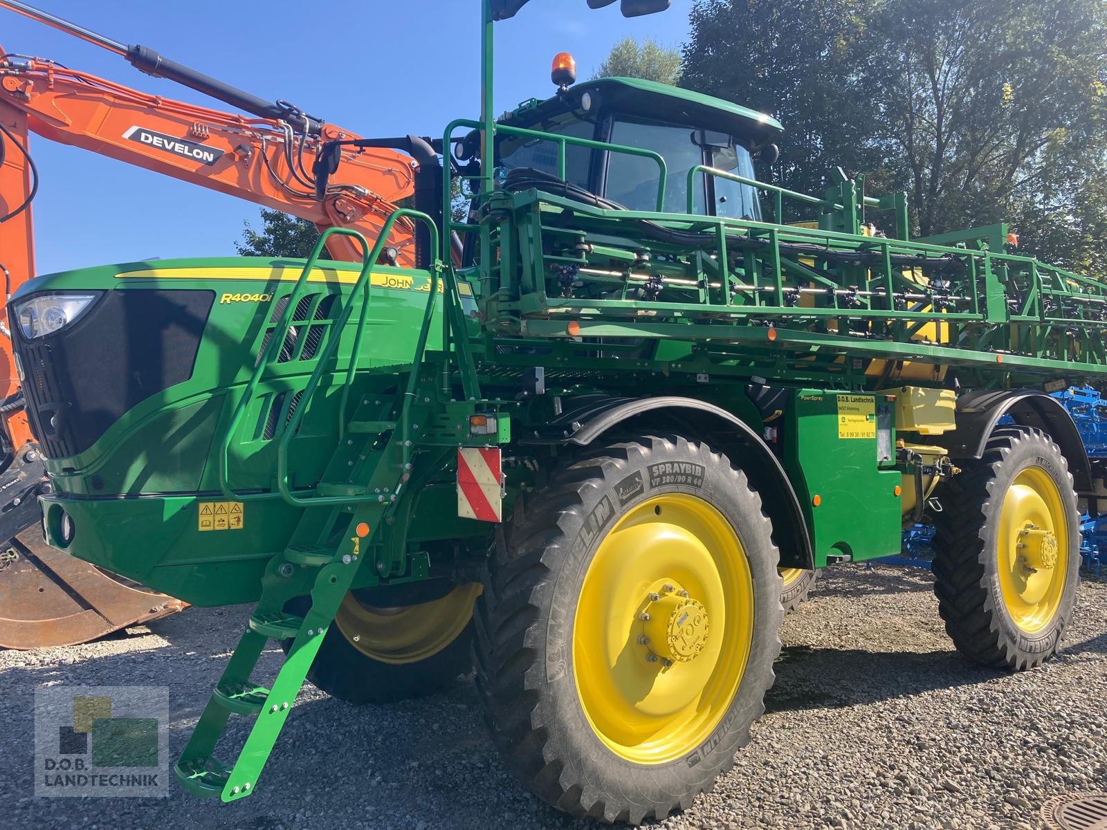 Selbstfahrspritze des Typs John Deere R4040i, Gebrauchtmaschine in Regensburg (Bild 1)