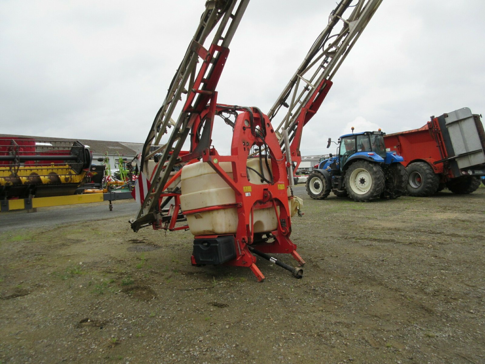 Selbstfahrspritze tipa Kuhn PULVERISATEUR DELTIS 800L, Gebrauchtmaschine u PLOUIGNEAU (Slika 4)