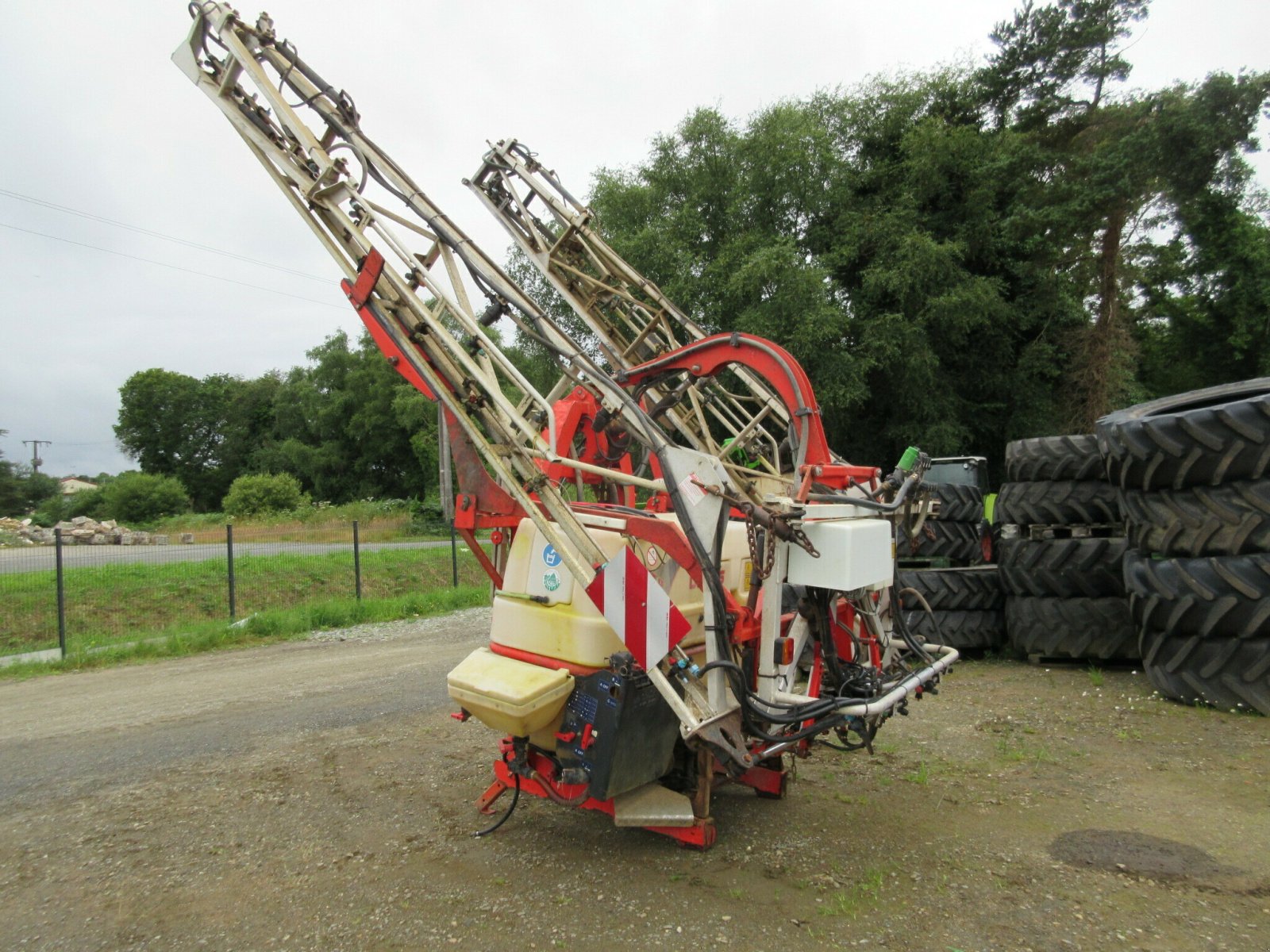 Selbstfahrspritze typu Kuhn PULVERISATEUR DELTIS 800L, Gebrauchtmaschine v PLOUIGNEAU (Obrázek 2)