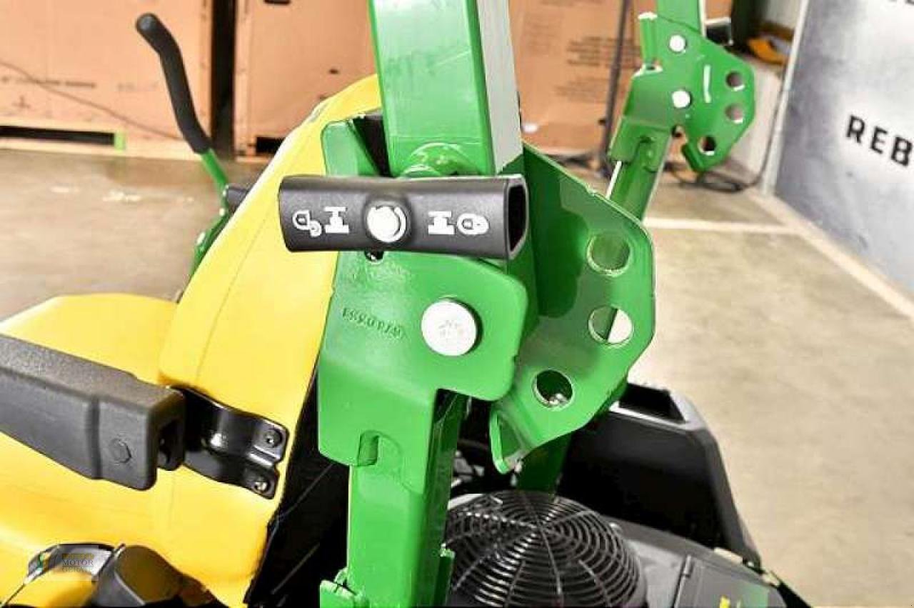 Sichelmäher des Typs John Deere ZTRAK Z530M MIT ACCE, Neumaschine in Cloppenburg (Bild 10)