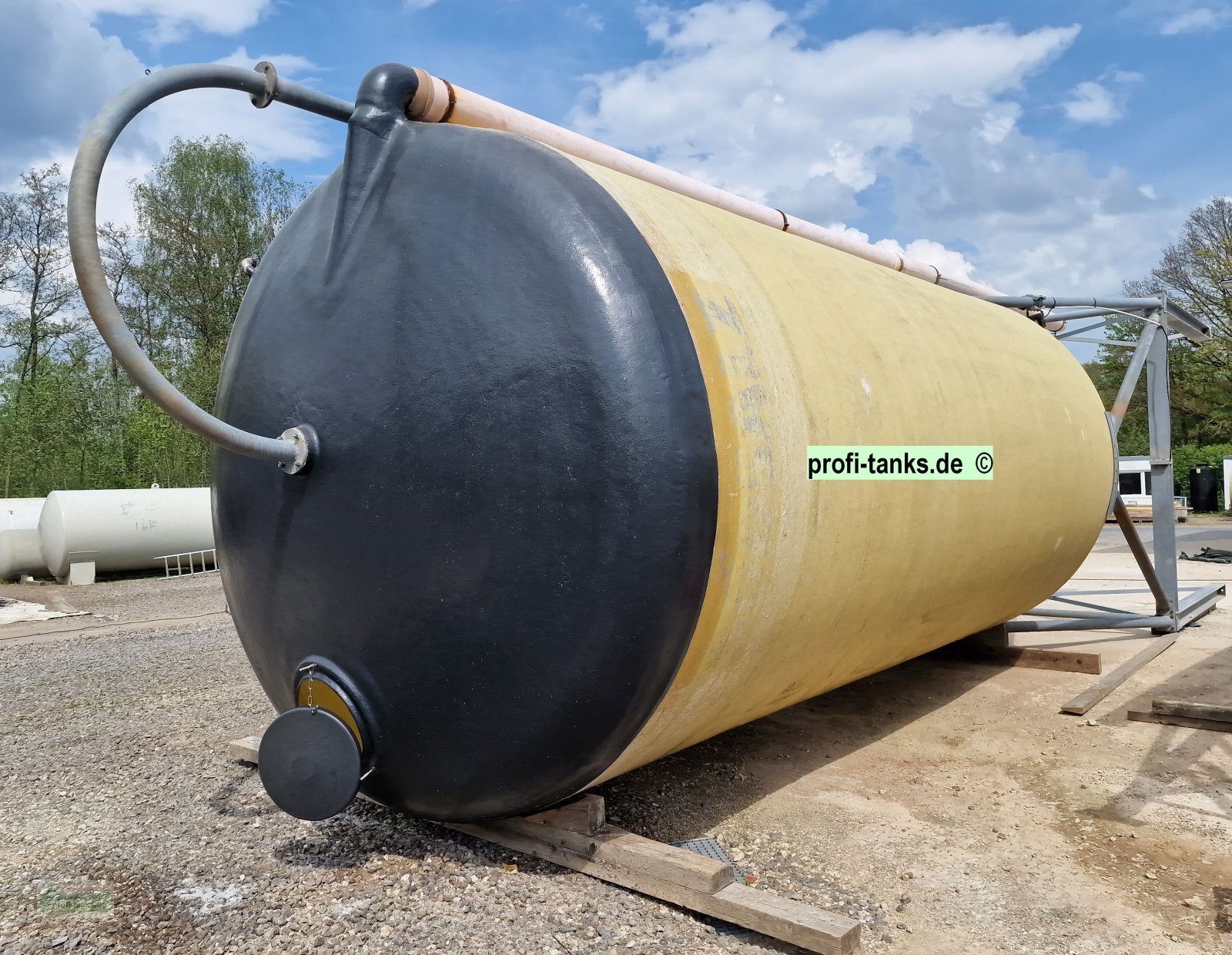 Silo типа Sonstige P404 gebrauchtes 50.000 L Polyestersilo GFK-Silo mit Unterfahrgestell Futtersilo Salzsilo, Gebrauchtmaschine в Hillesheim (Фотография 2)