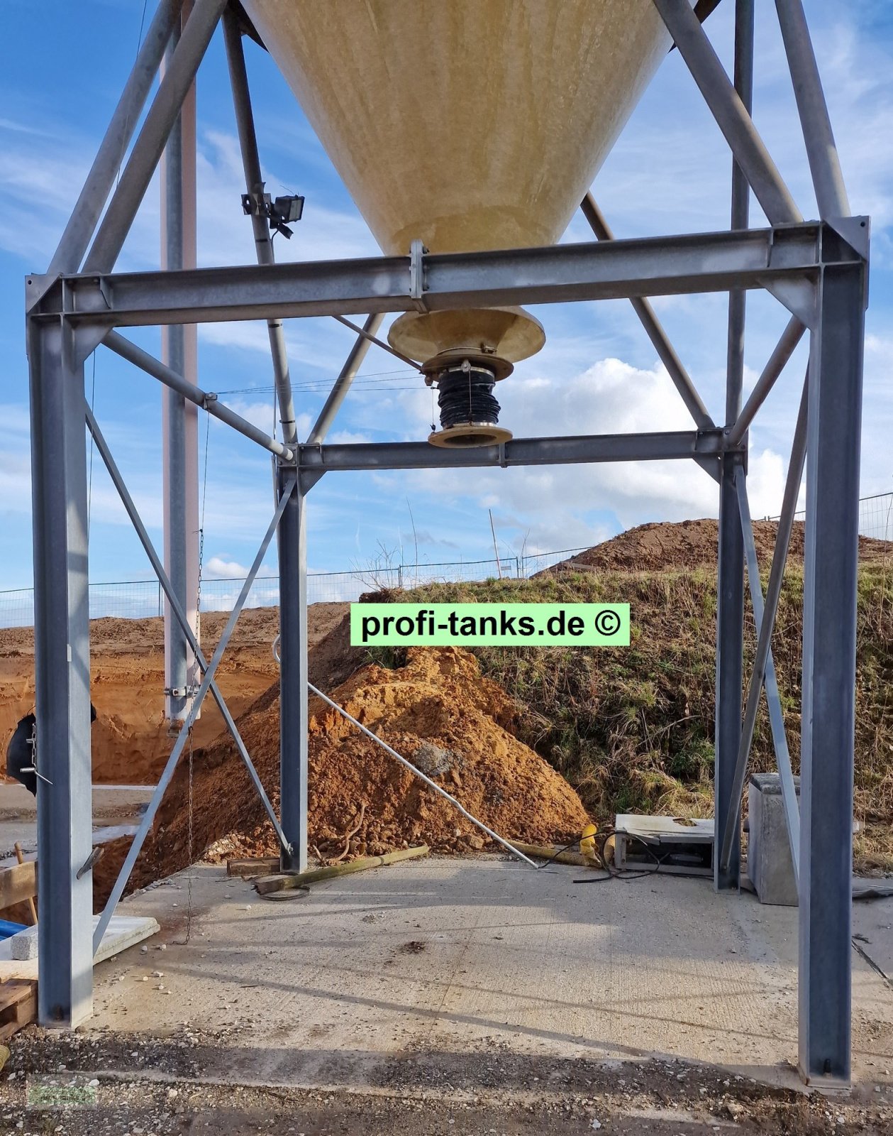 Silo van het type Sonstige P404 gebrauchtes 50.000 L Polyestersilo GFK-Silo mit Unterfahrgestell Futtersilo Salzsilo, Gebrauchtmaschine in Hillesheim (Foto 8)