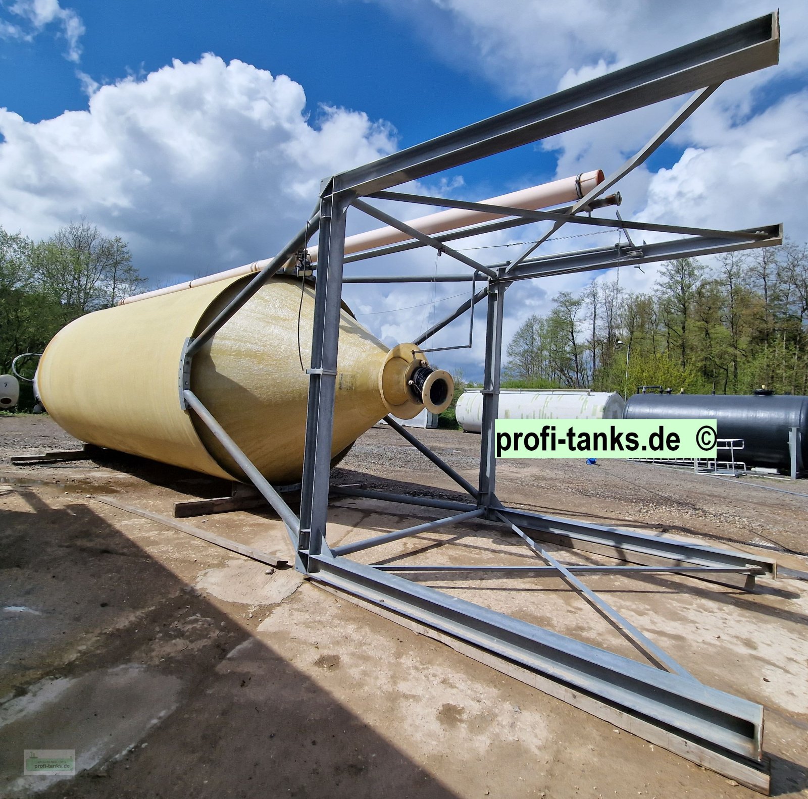 Silo Türe ait Sonstige P404 gebrauchtes 50.000 L Polyestersilo GFK-Silo mit Unterfahrgestell Futtersilo Salzsilo, Gebrauchtmaschine içinde Hillesheim (resim 14)