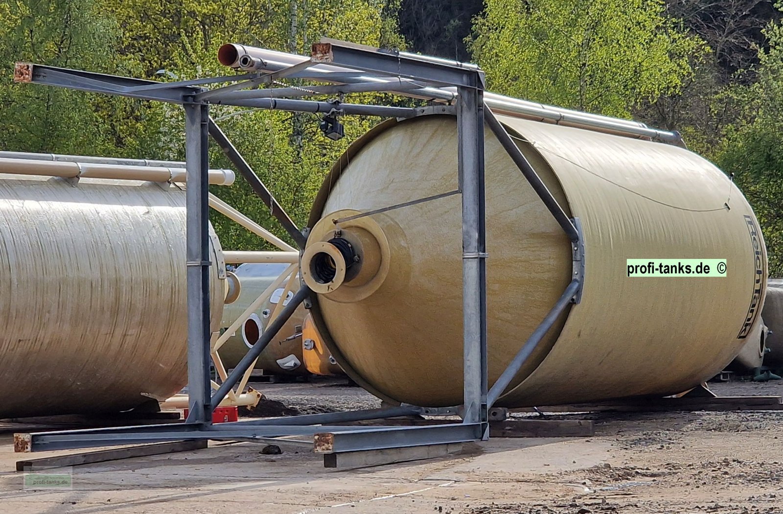 Silo Türe ait Sonstige P404 gebrauchtes 50.000 L Polyestersilo GFK-Silo mit Unterfahrgestell Futtersilo Salzsilo, Gebrauchtmaschine içinde Hillesheim (resim 15)