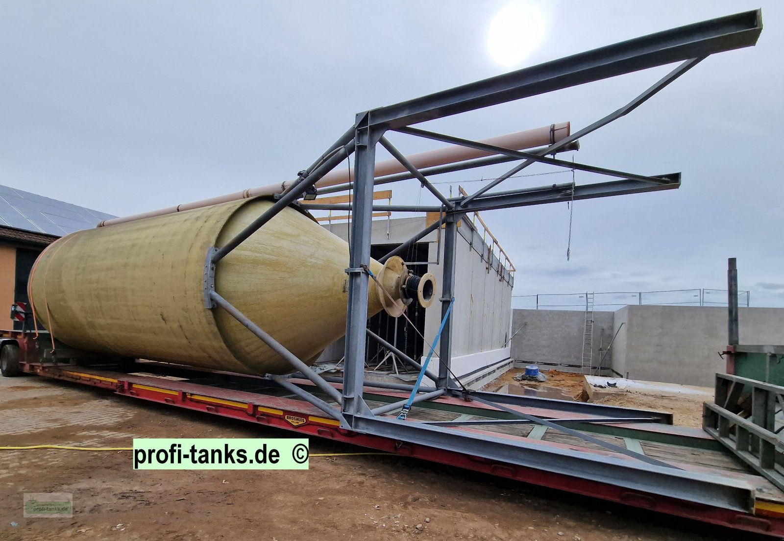 Silo Türe ait Sonstige P404 gebrauchtes 50.000 L Polyestersilo GFK-Silo mit Unterfahrgestell Futtersilo Salzsilo, Gebrauchtmaschine içinde Hillesheim (resim 16)