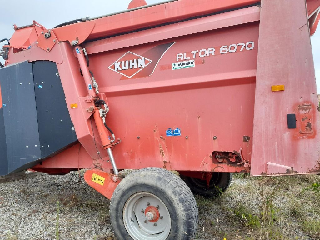 Siloentnahmegerät & Verteilgerät des Typs Kuhn ALTOR 6070, Gebrauchtmaschine in ST ETIENNE DE MER MORTE (Bild 4)