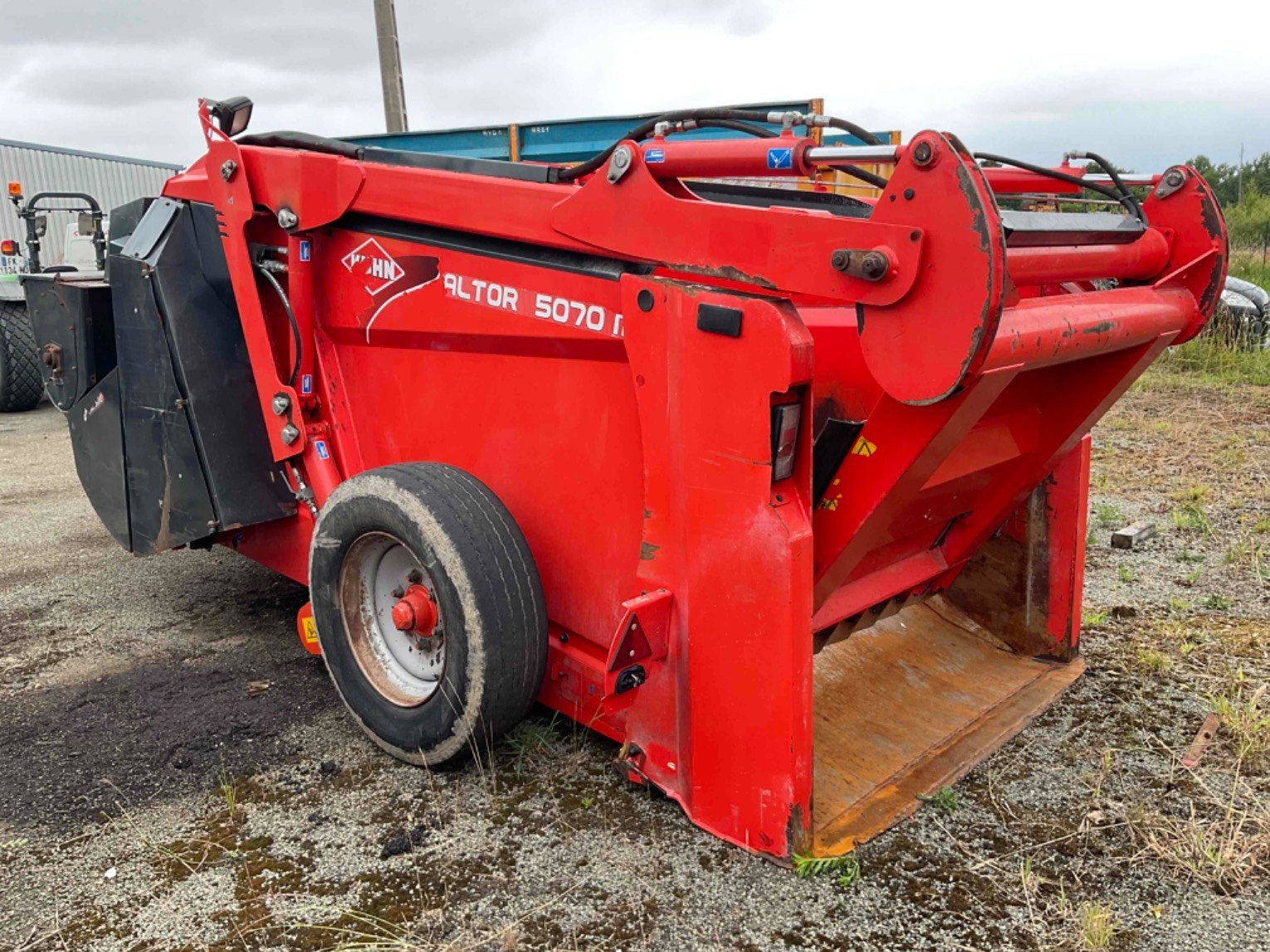 Siloentnahmegerät & Verteilgerät от тип Kuhn Désileuse pailleuse 5070 M GL Kuhn, Gebrauchtmaschine в SAINT CLAIR SUR ELLE (Снимка 4)