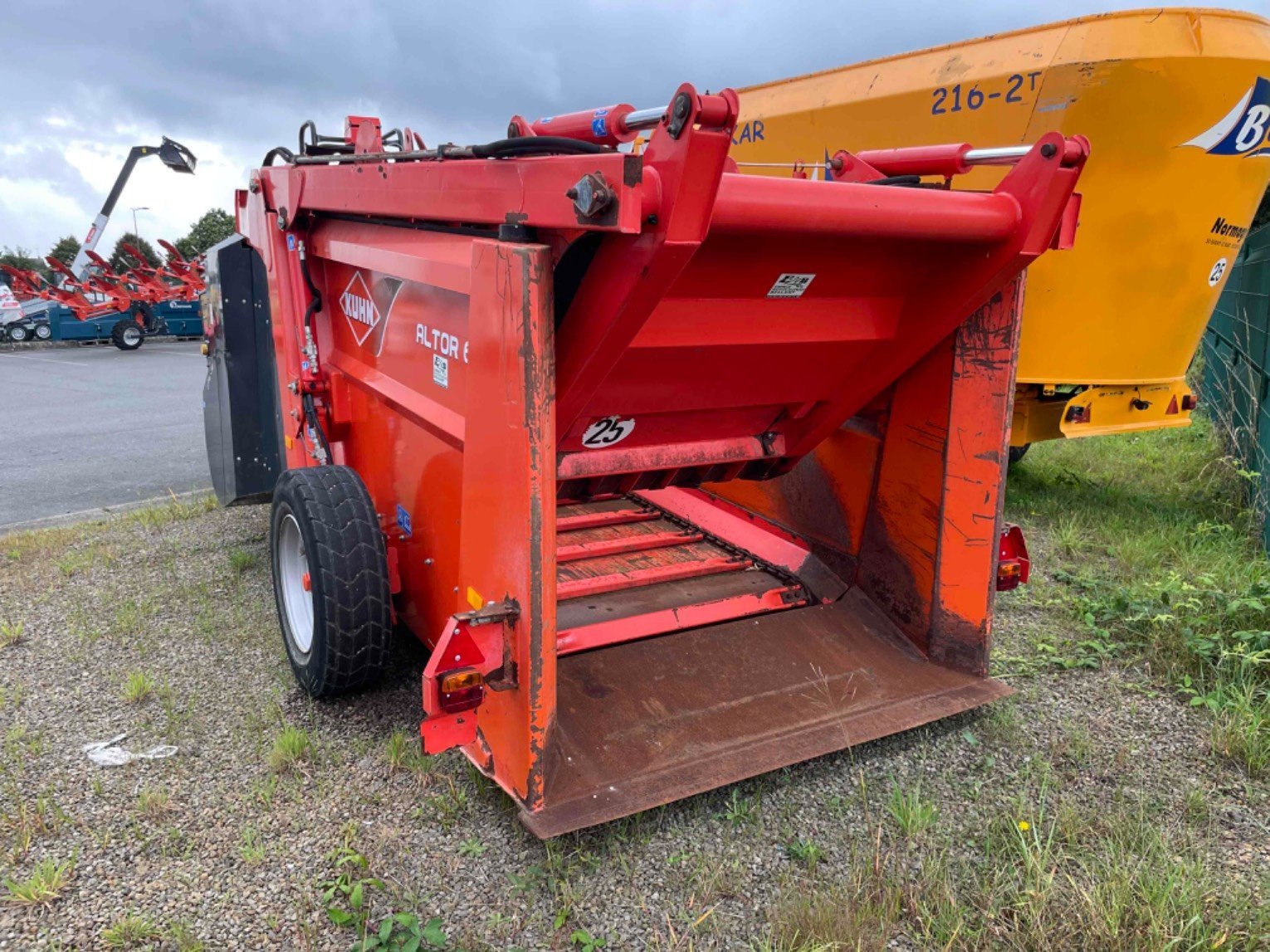 Siloentnahmegerät & Verteilgerät du type Kuhn Désileuse pailleuse 6070 Kuhn, Gebrauchtmaschine en SAINT CLAIR SUR ELLE (Photo 4)