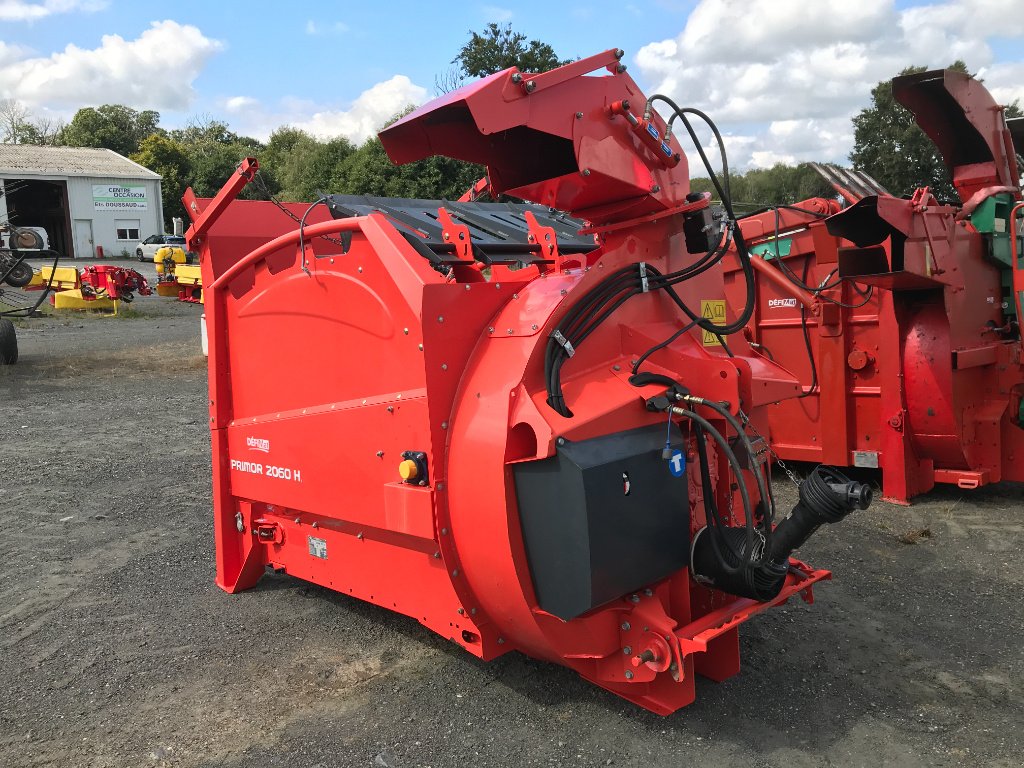 Siloentnahmegerät & Verteilgerät van het type Kuhn PRIMOR 2060 H . DESTOCKAGE, Gebrauchtmaschine in PIERRE BUFFIERE (Foto 2)