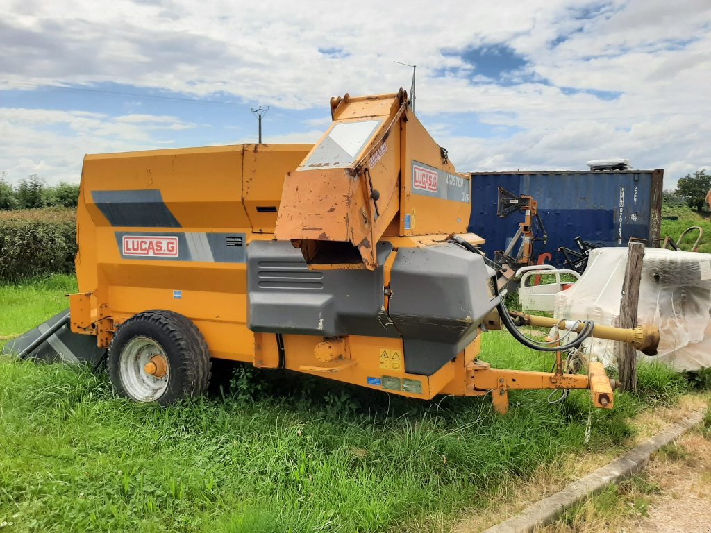 Siloentnahmegerät & Verteilgerät du type Lucas Castor 30 +, Gebrauchtmaschine en SAINT-HILAIRE-EN-PUISEAUX (Photo 4)