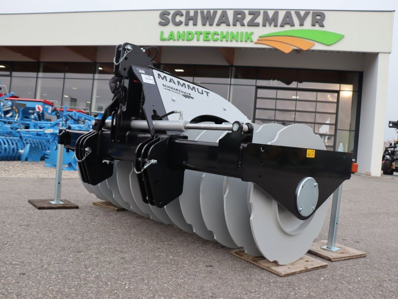 Siloentnahmegerät & Verteilgerät van het type Mammut SK 250H Silowalze, Neumaschine in Schlitters (Foto 1)