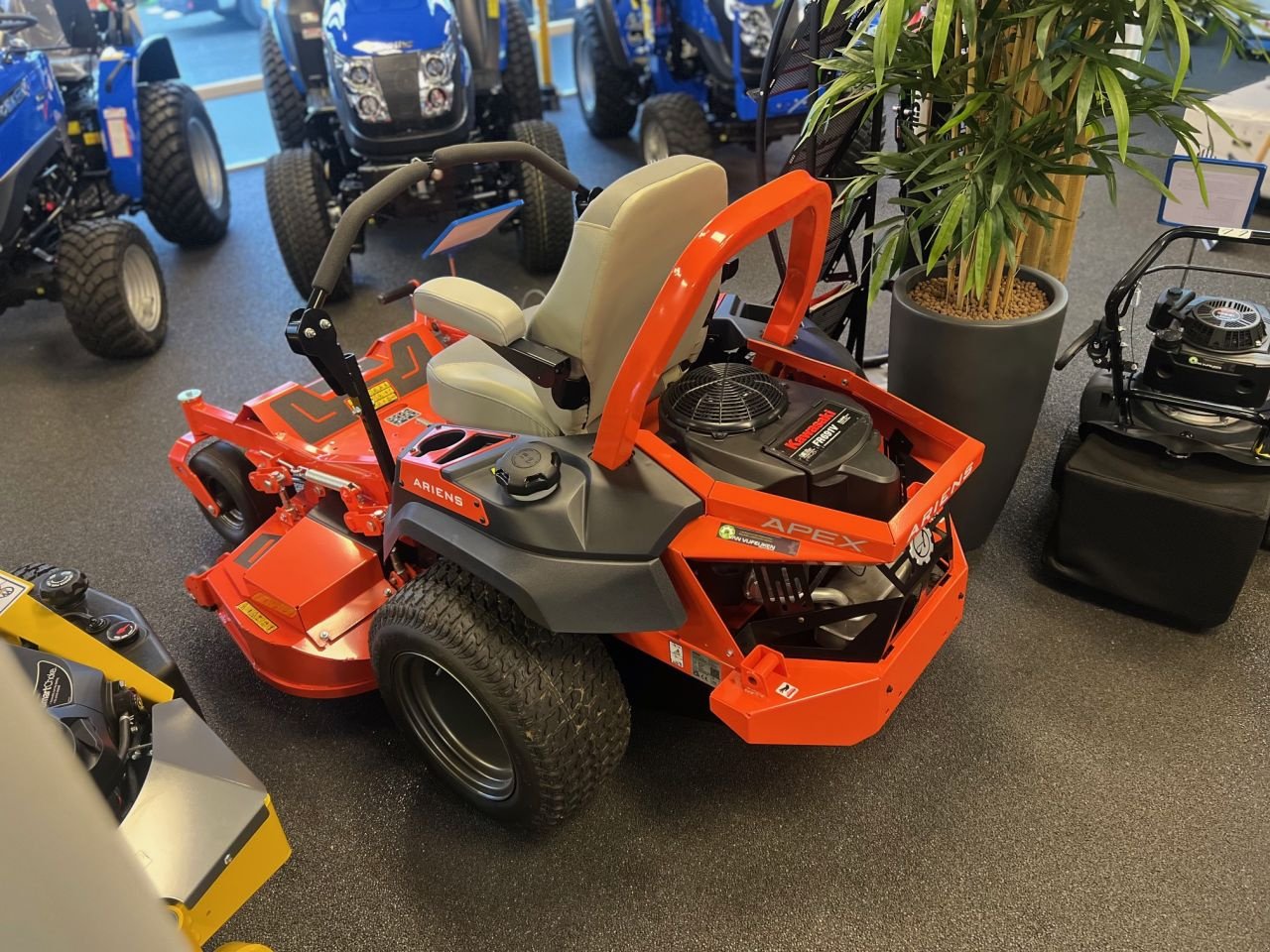 Sitzrasenmäher del tipo Ariens Apex 52RD, Neumaschine en MARIAHOUT (Imagen 3)