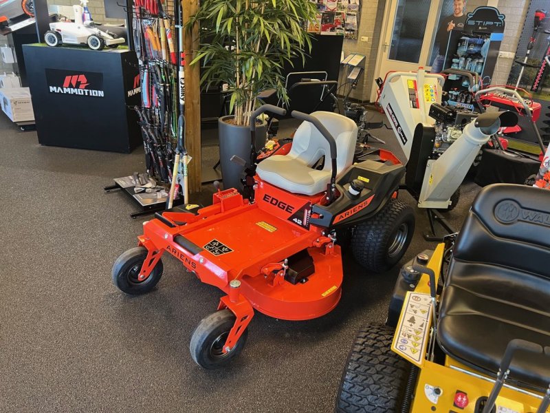 Sitzrasenmäher del tipo Ariens EDGE 42, Neumaschine en MARIAHOUT