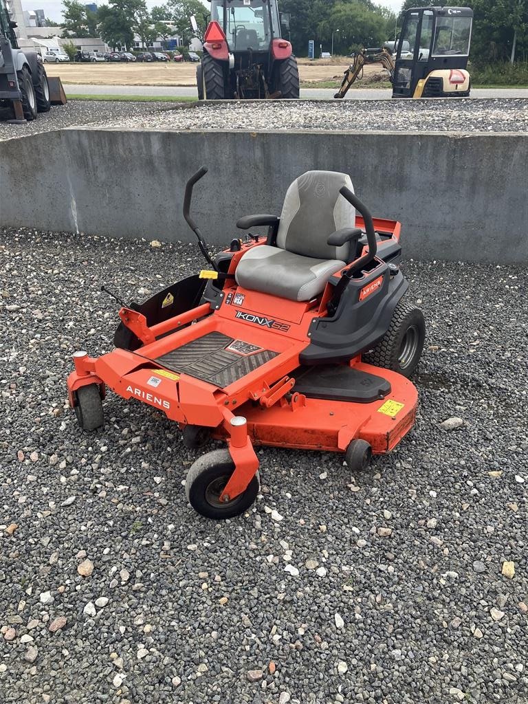 Sitzrasenmäher du type Ariens IKON X 52, Gebrauchtmaschine en Glamsbjerg (Photo 1)