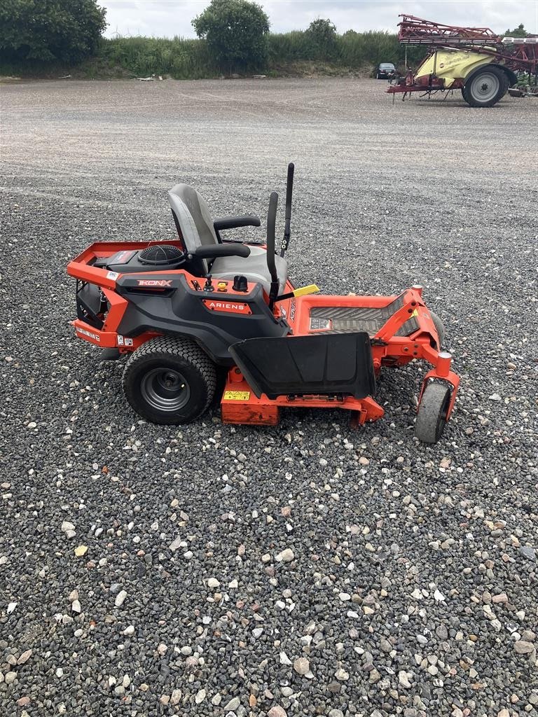 Sitzrasenmäher du type Ariens IKON X 52, Gebrauchtmaschine en Glamsbjerg (Photo 3)