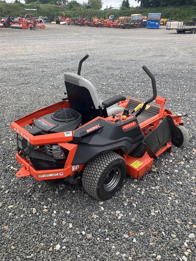 Sitzrasenmäher du type Ariens IKON X 52, Gebrauchtmaschine en Glamsbjerg (Photo 4)