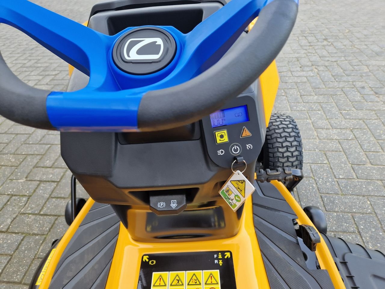 Sitzrasenmäher Türe ait Cub Cadet XT2 ES107, Neumaschine içinde Bleiswijk (resim 7)