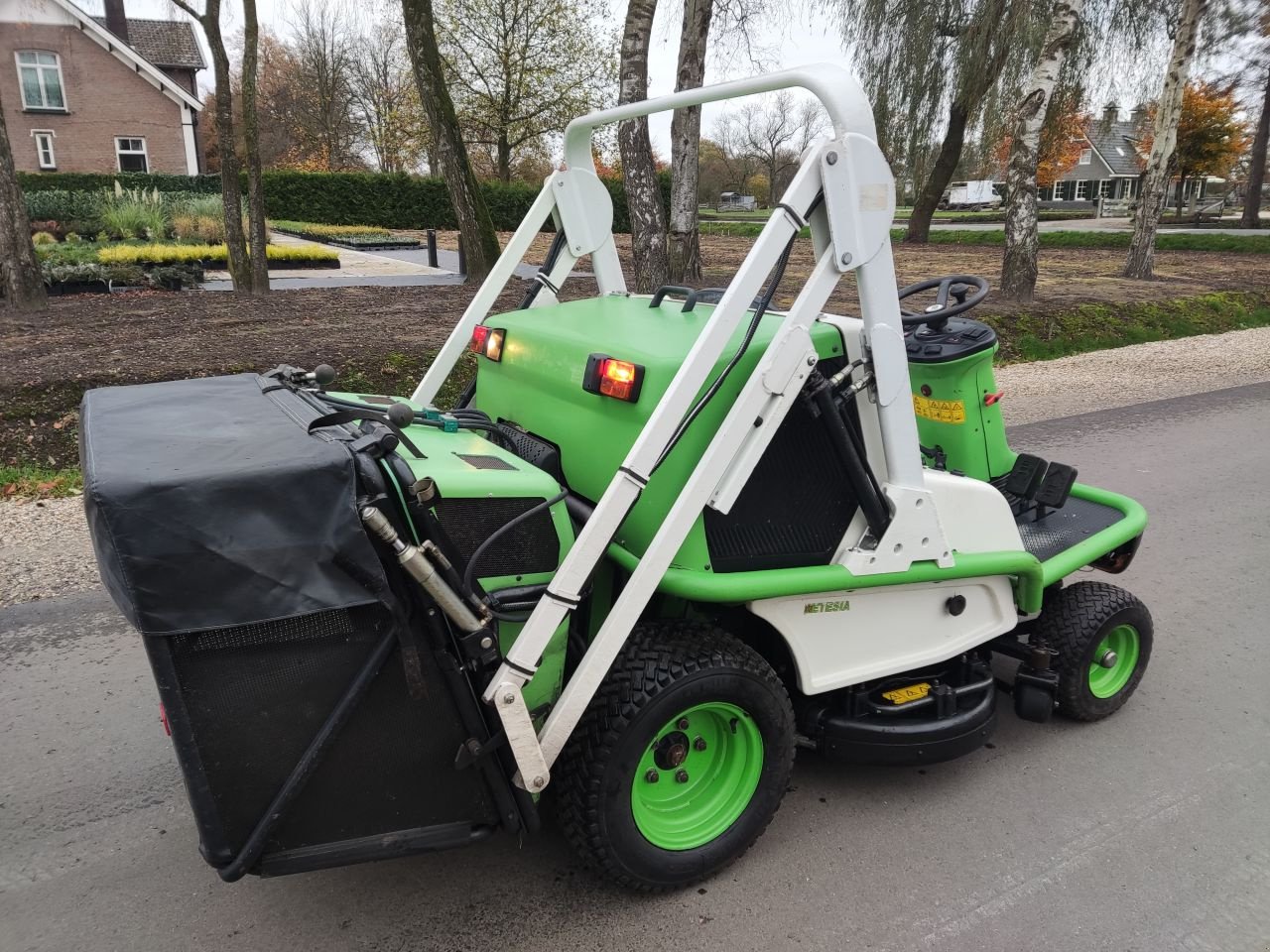 Sitzrasenmäher of the type Etesia Hydro 124 D, Gebrauchtmaschine in Klarenbeek (Picture 4)