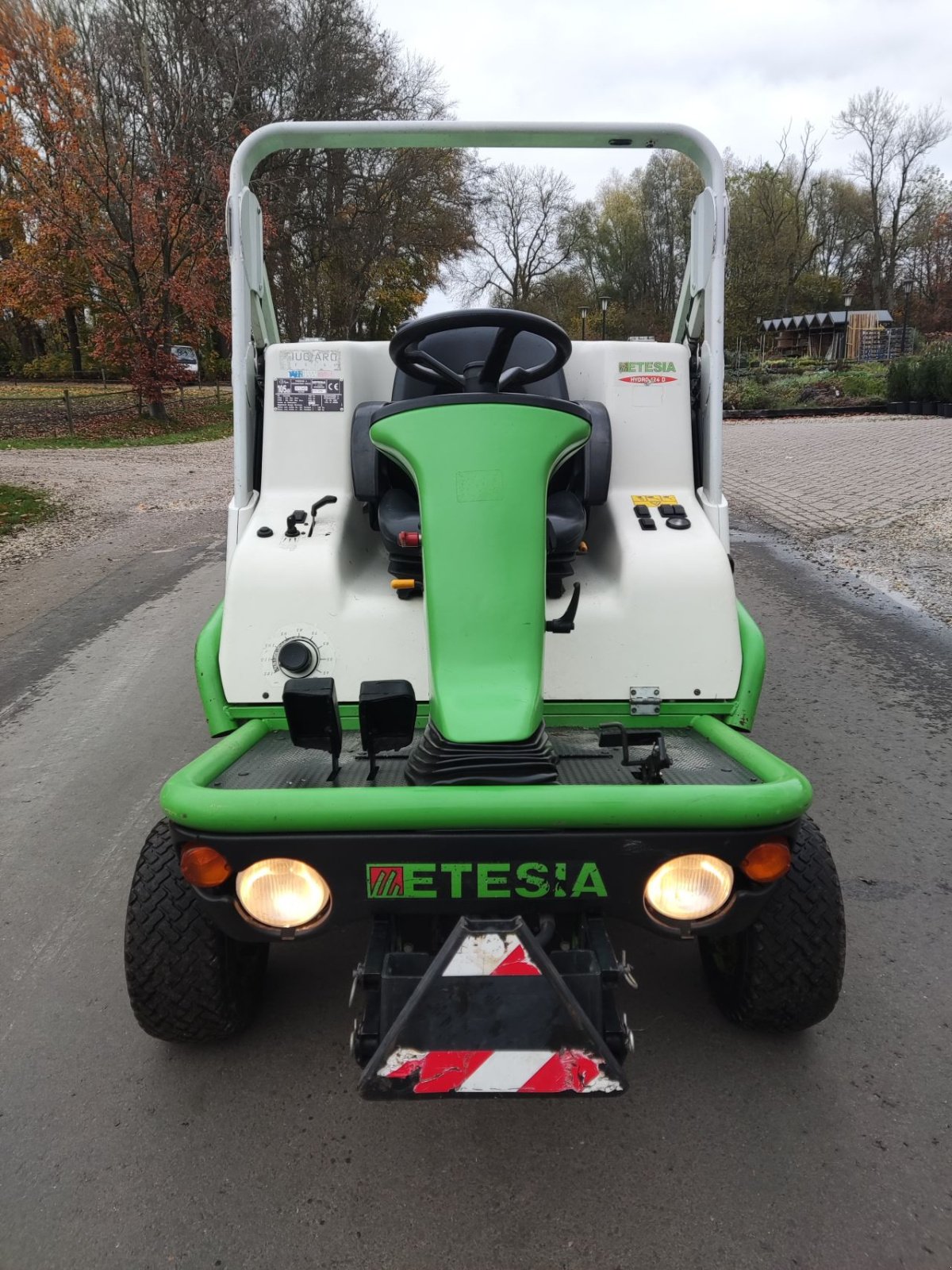 Sitzrasenmäher of the type Etesia Hydro 124 D, Gebrauchtmaschine in Klarenbeek (Picture 2)