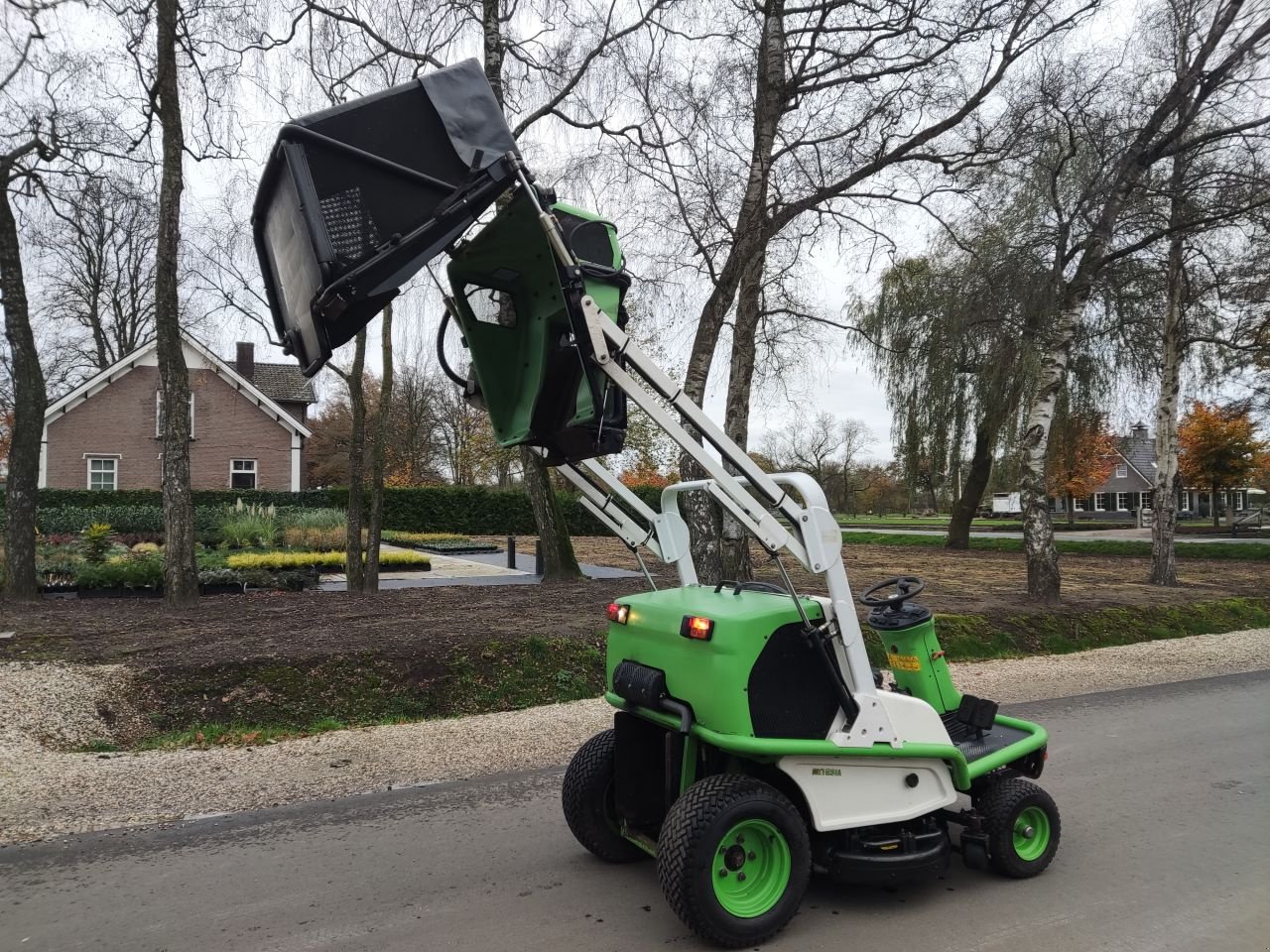 Sitzrasenmäher Türe ait Etesia Hydro 124 D, Gebrauchtmaschine içinde Klarenbeek (resim 7)