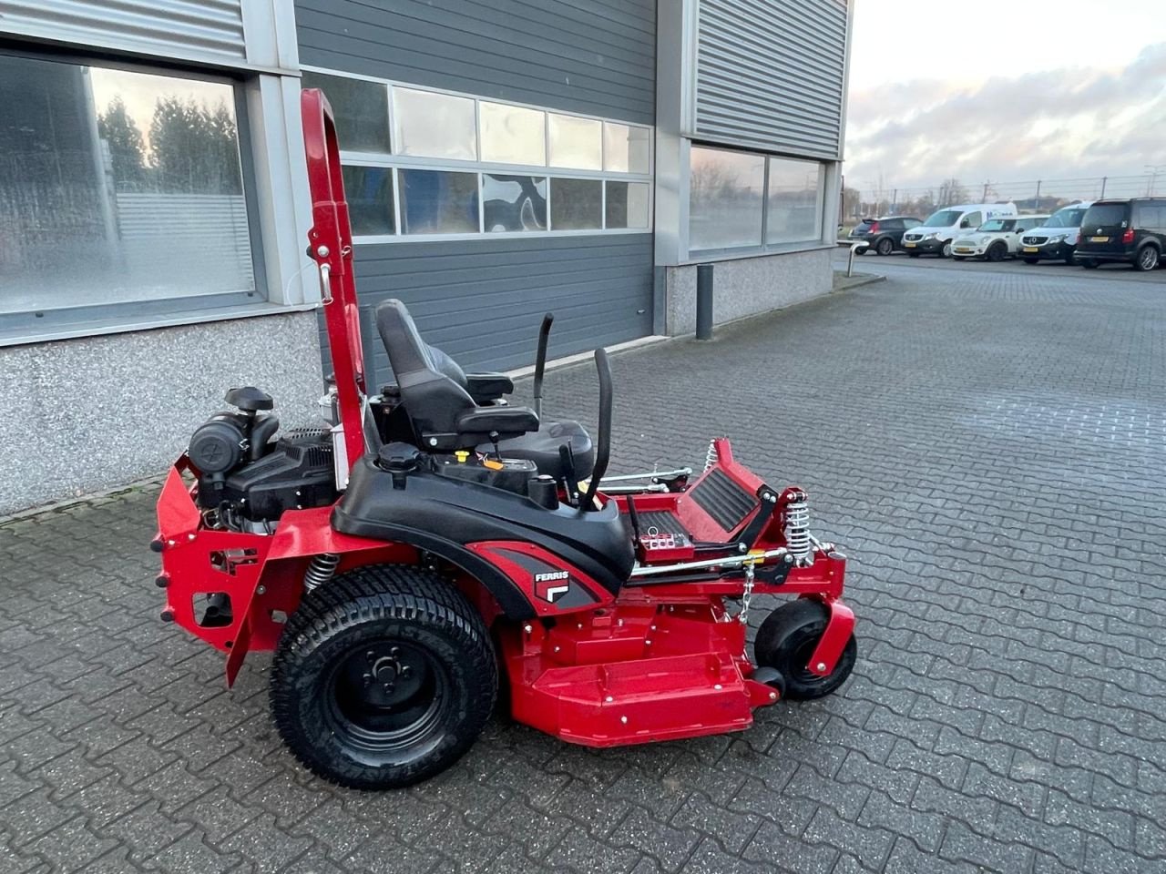 Sitzrasenmäher van het type Ferris ISX2200 - 61 Zero Turn zitmaaier, Gebrauchtmaschine in Roermond (Foto 4)