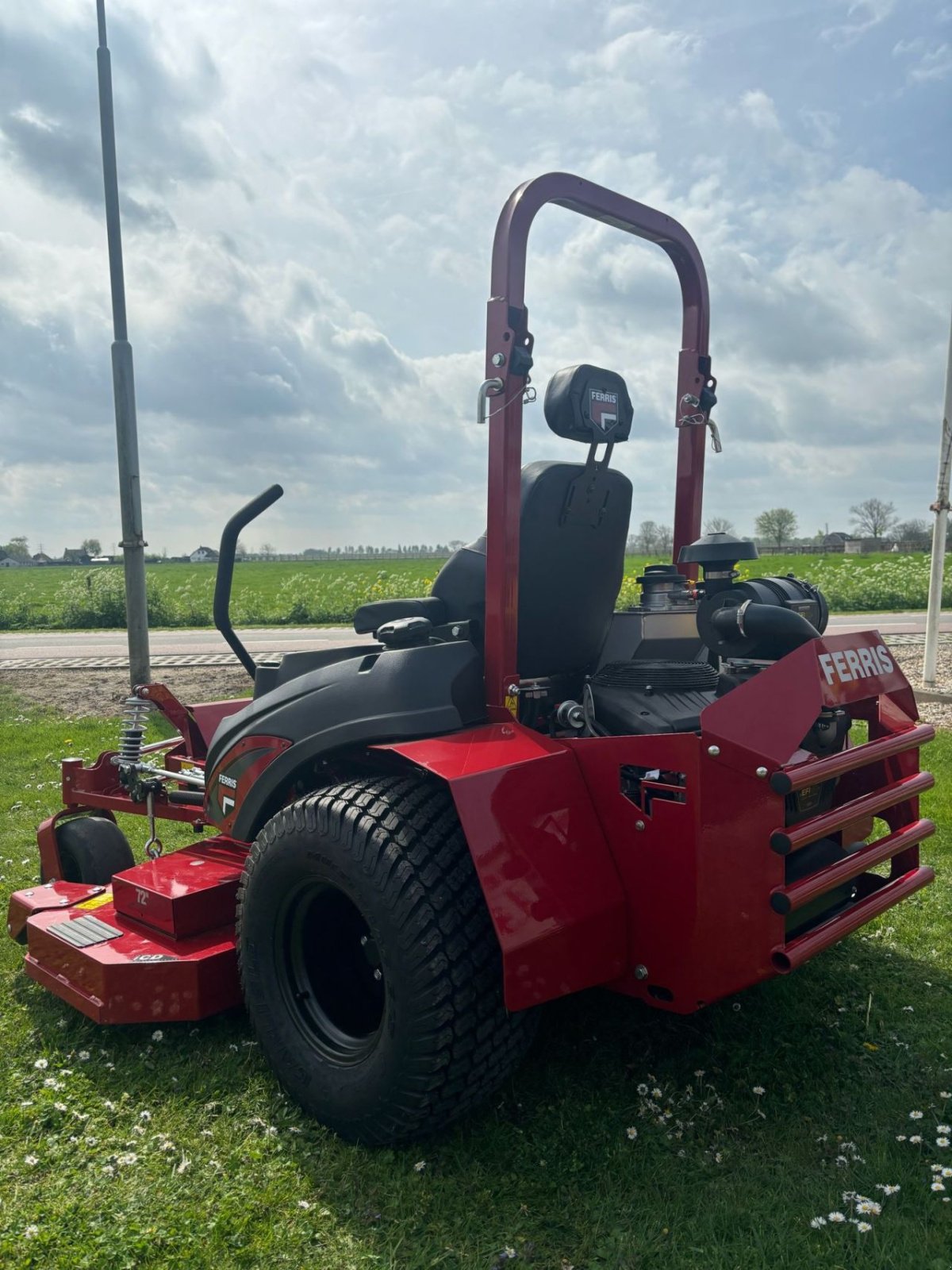 Sitzrasenmäher van het type Ferris Isx3300, Gebrauchtmaschine in Wadenoijen (Foto 3)