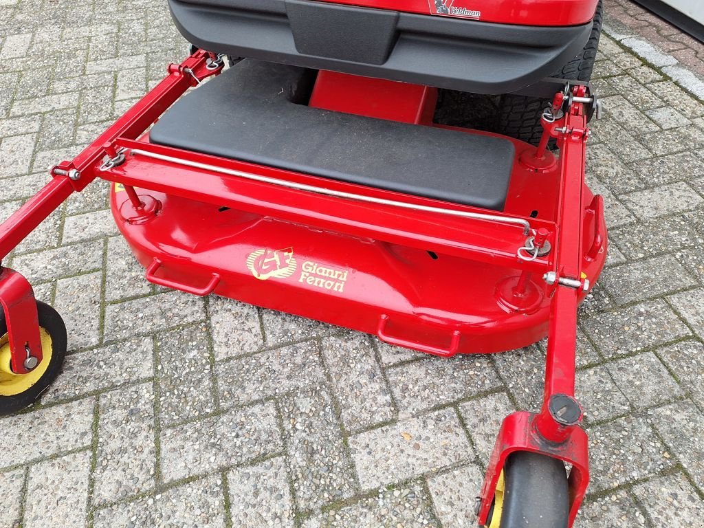 Sitzrasenmäher van het type Gianni Ferrari GTR 200, Neumaschine in MARIENHEEM (Foto 5)