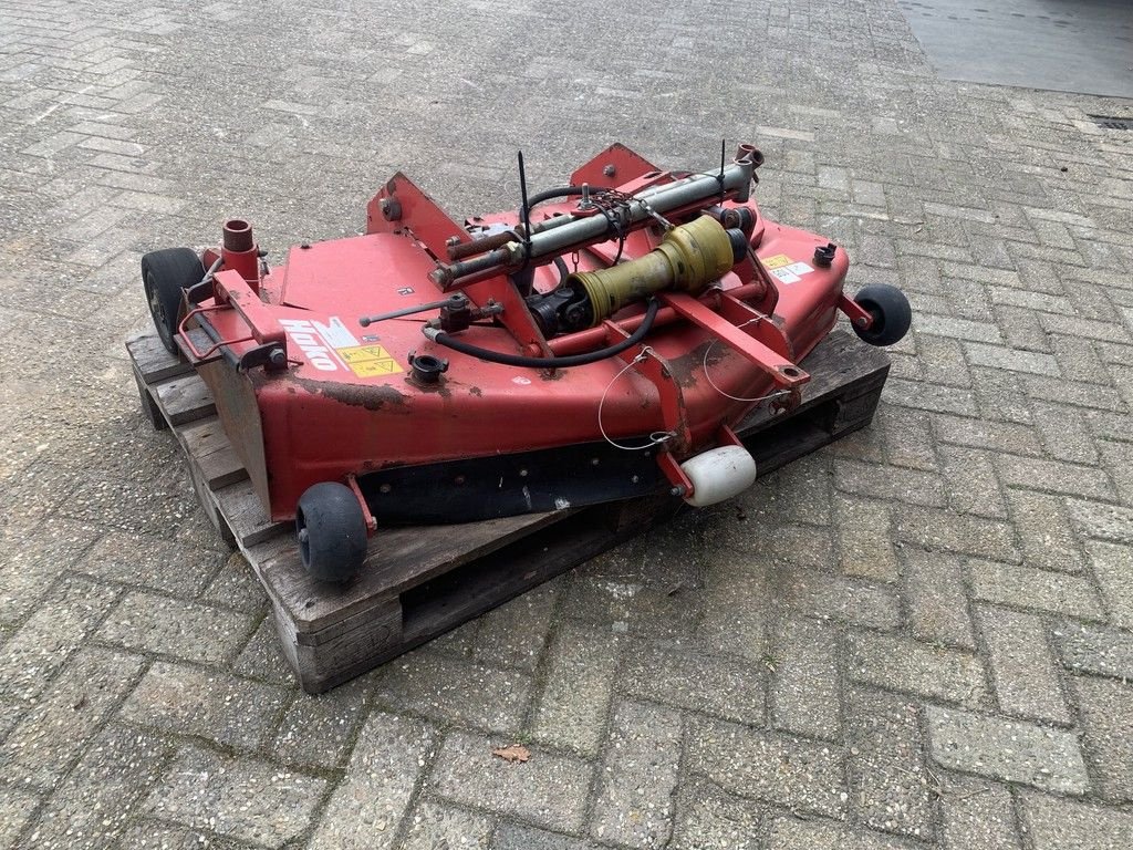 Sitzrasenmäher van het type Hako 120 CM MAAIDEK YANMAR, Neumaschine in MARIENHEEM (Foto 4)