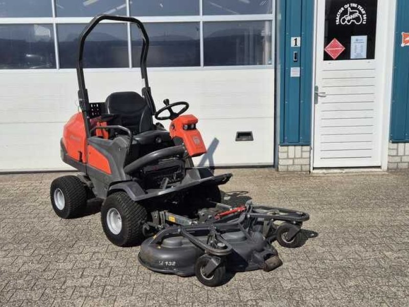 Sitzrasenmäher du type Husqvarna P520D, Gebrauchtmaschine en Druten