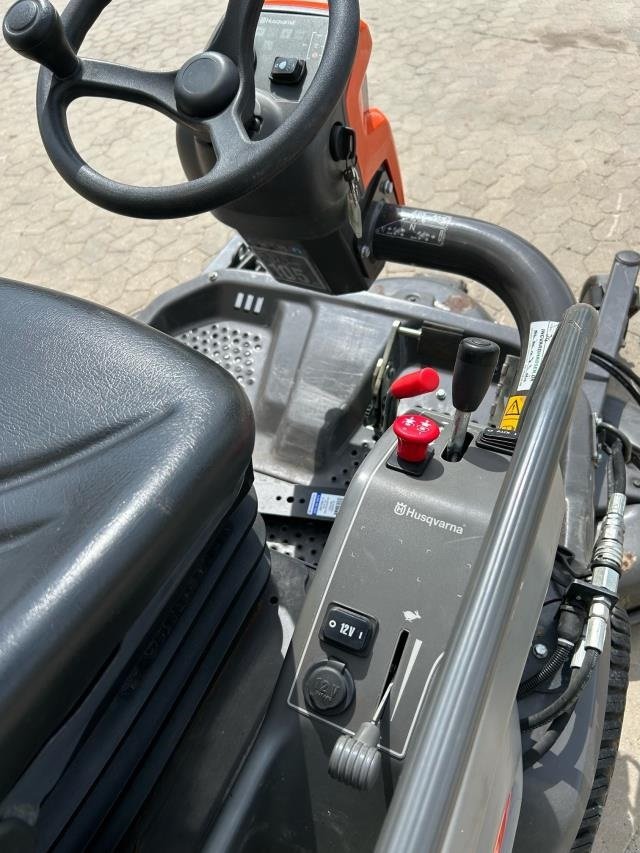 Sitzrasenmäher tipa Husqvarna P525D 4X4, Gebrauchtmaschine u Rødding (Slika 4)