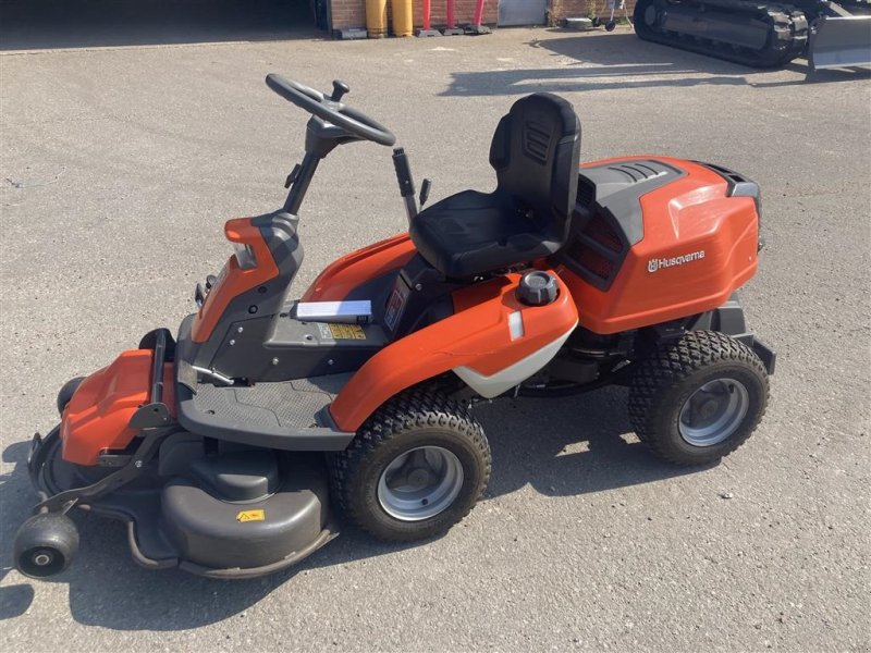 Sitzrasenmäher des Typs Husqvarna R 216T AWD inkl. 103 cm Combi, Gebrauchtmaschine in Roskilde (Bild 1)