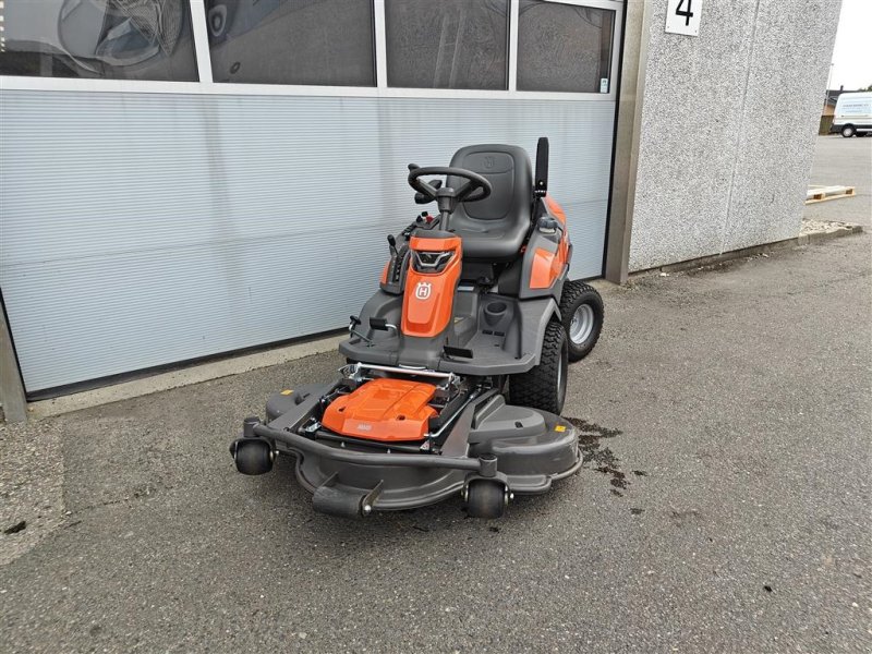 Sitzrasenmäher des Typs Husqvarna R 420TsX AWD DEMOMASKINE, Gebrauchtmaschine in Holstebro (Bild 1)