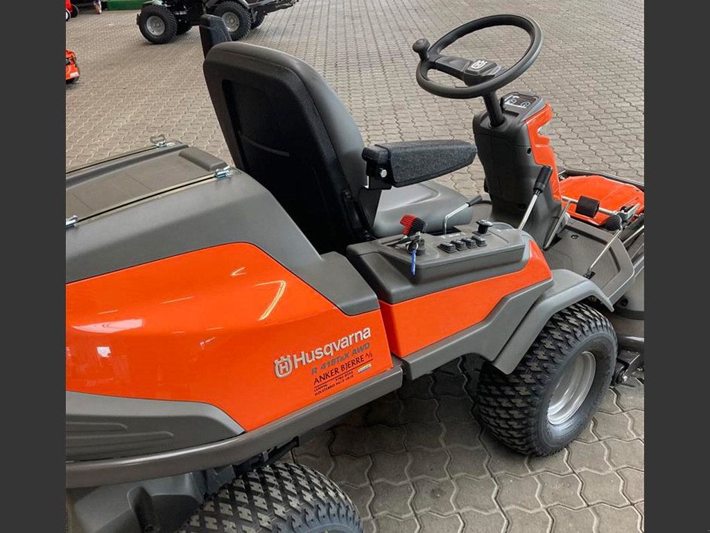 Sitzrasenmäher del tipo Husqvarna R418TsX AWD, Gebrauchtmaschine en Lemvig (Imagen 3)