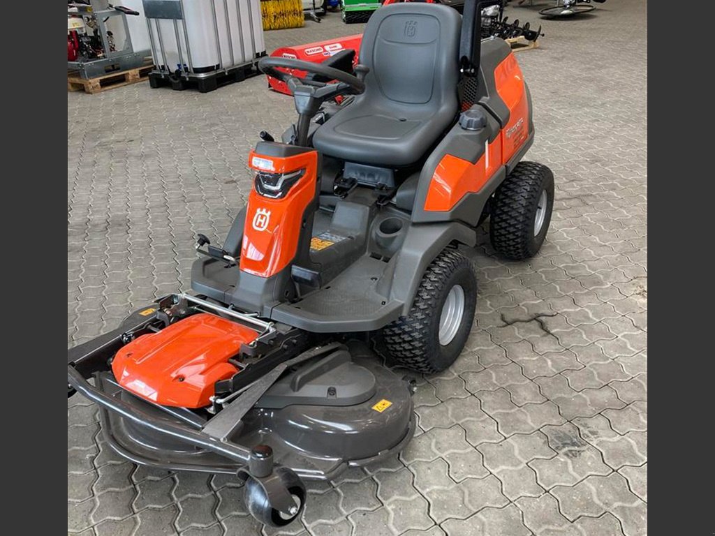 Sitzrasenmäher del tipo Husqvarna R418TsX AWD, Gebrauchtmaschine In Lemvig (Immagine 1)