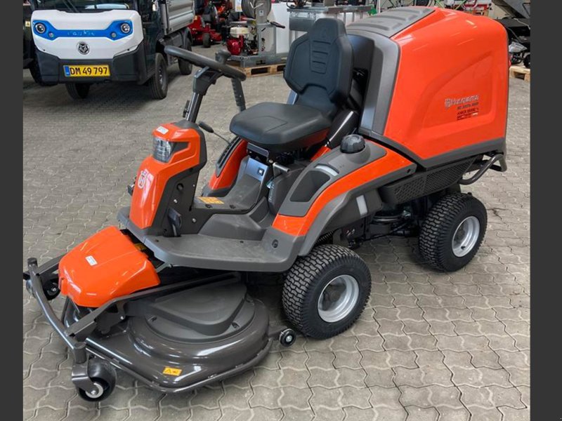 Sitzrasenmäher del tipo Husqvarna RC 320Ts AWD 112Cm klippbord, Gebrauchtmaschine en Lemvig (Imagen 1)