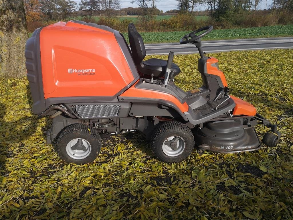 Sitzrasenmäher del tipo Husqvarna RC 320Ts AWD, Gebrauchtmaschine en Glamsbjerg (Imagen 3)