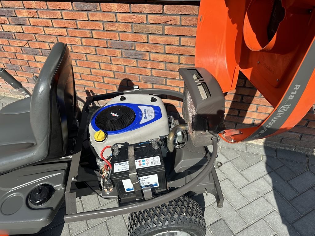 Sitzrasenmäher del tipo Husqvarna RIDER 18, Gebrauchtmaschine en Cabauw (Imagen 6)