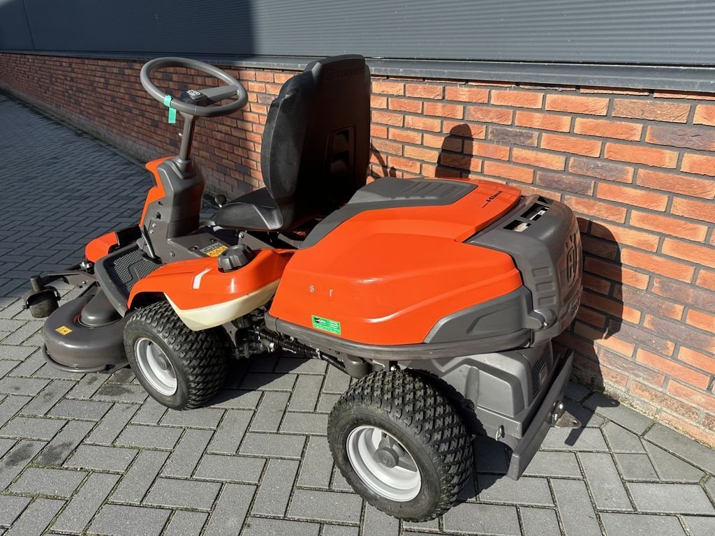 Sitzrasenmäher des Typs Husqvarna RIDER 316T AWD, Gebrauchtmaschine in Cabauw (Bild 3)