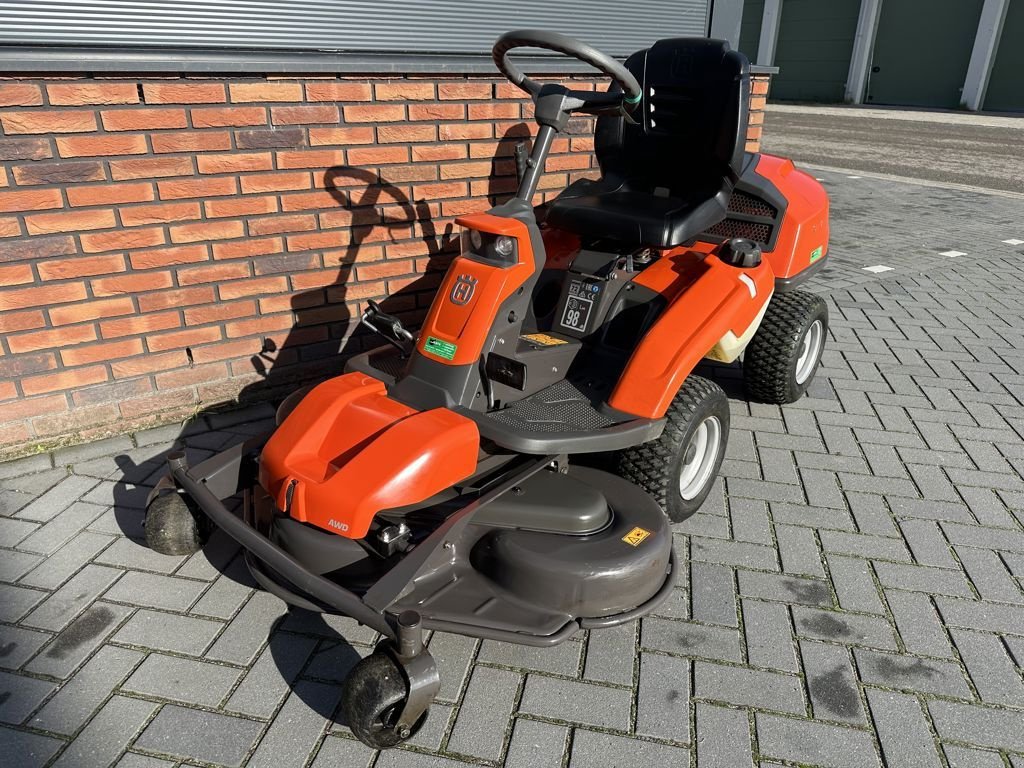 Sitzrasenmäher des Typs Husqvarna RIDER 316T AWD, Gebrauchtmaschine in Cabauw (Bild 2)