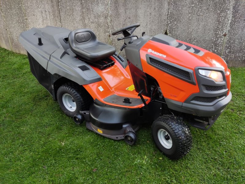 Sitzrasenmäher del tipo Husqvarna TC142, Gebrauchtmaschine In Klarenbeek