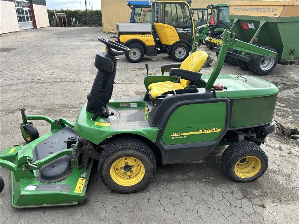 Sitzrasenmäher типа John Deere 1435 4 WD, Gebrauchtmaschine в Kastrup (Фотография 4)