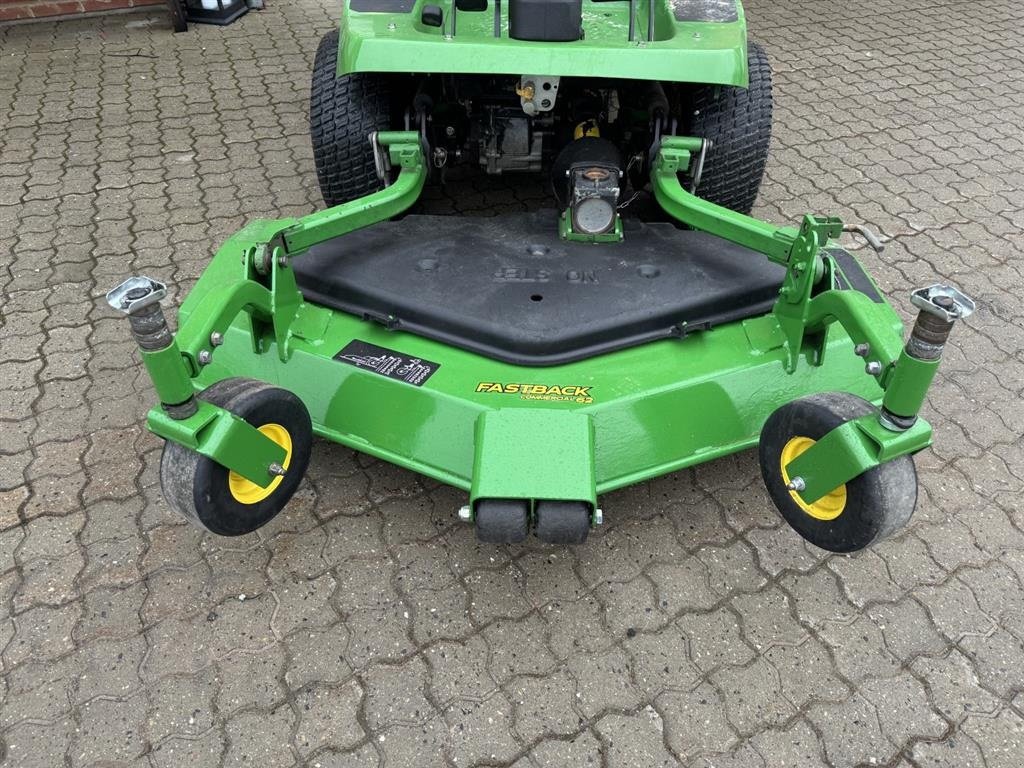 Sitzrasenmäher от тип John Deere 1550, Gebrauchtmaschine в Hadsten (Снимка 2)