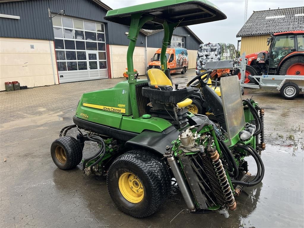 Sitzrasenmäher tip John Deere 8700 10 bladet cylindre grommer bagrulle børste, Gebrauchtmaschine in Kastrup (Poză 1)