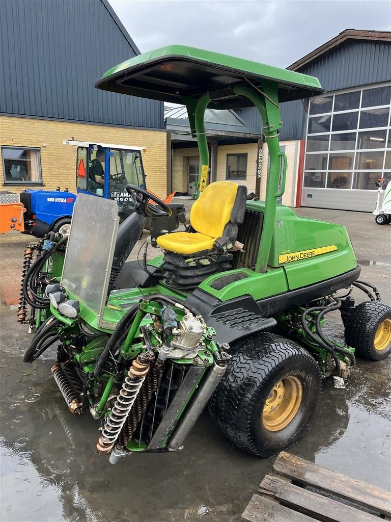 Sitzrasenmäher типа John Deere 8700 10 bladet cylindre grommer bagrulle børste, Gebrauchtmaschine в Kastrup (Фотография 7)