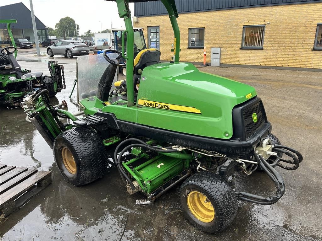 Sitzrasenmäher типа John Deere 8700 10 bladet cylindre grommer bagrulle børste, Gebrauchtmaschine в Kastrup (Фотография 6)